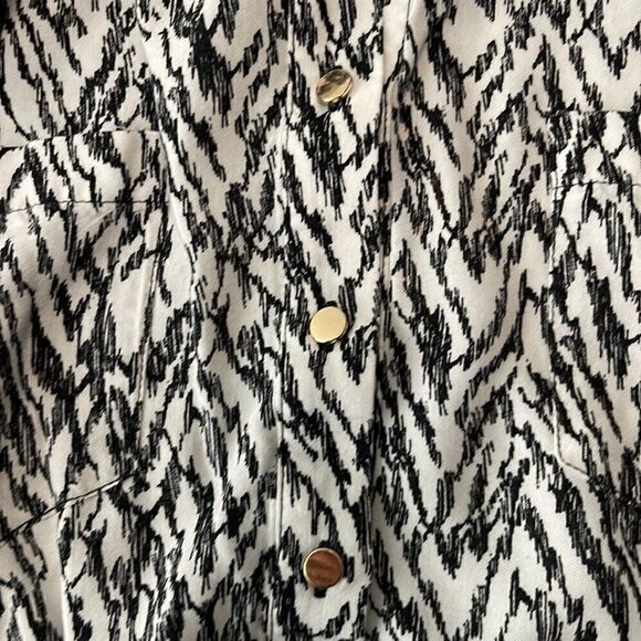 Thalia and Sodi rayon blouse.  Size Medium. 3/4 length sleeve that rolls up. - Picture 7 of 9